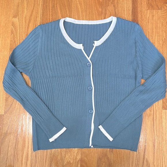 Women’s Tops Small Blue Long Sleeves sweater Knit new - Picture 2 of 6